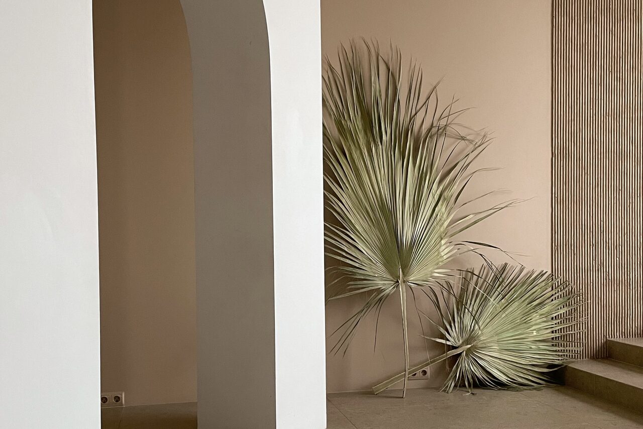 Арендовать Светлый зал в бежевых тонах