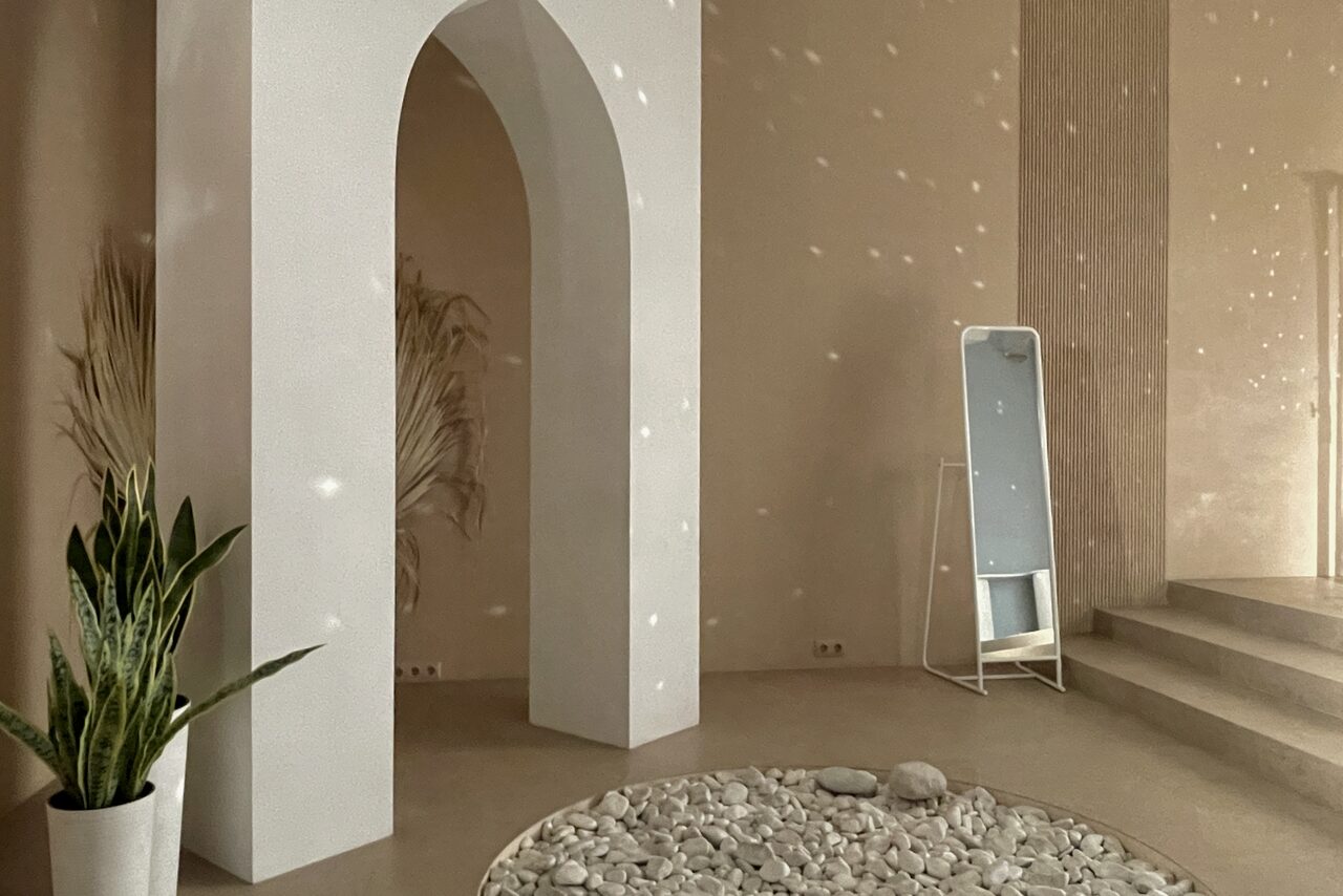 Арендовать Светлый зал в бежевых тонах