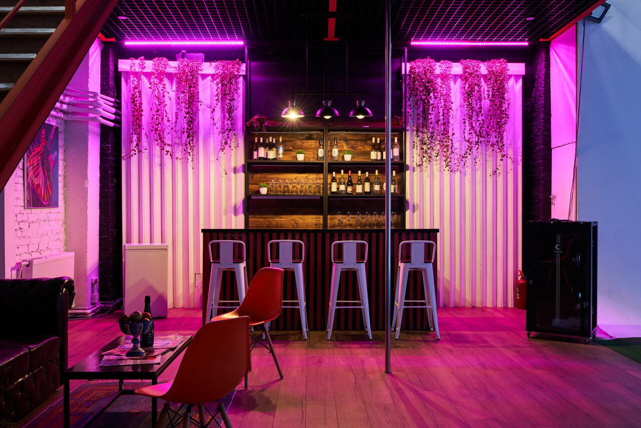 Арендовать Двухуровневый лофт из белого кирпича