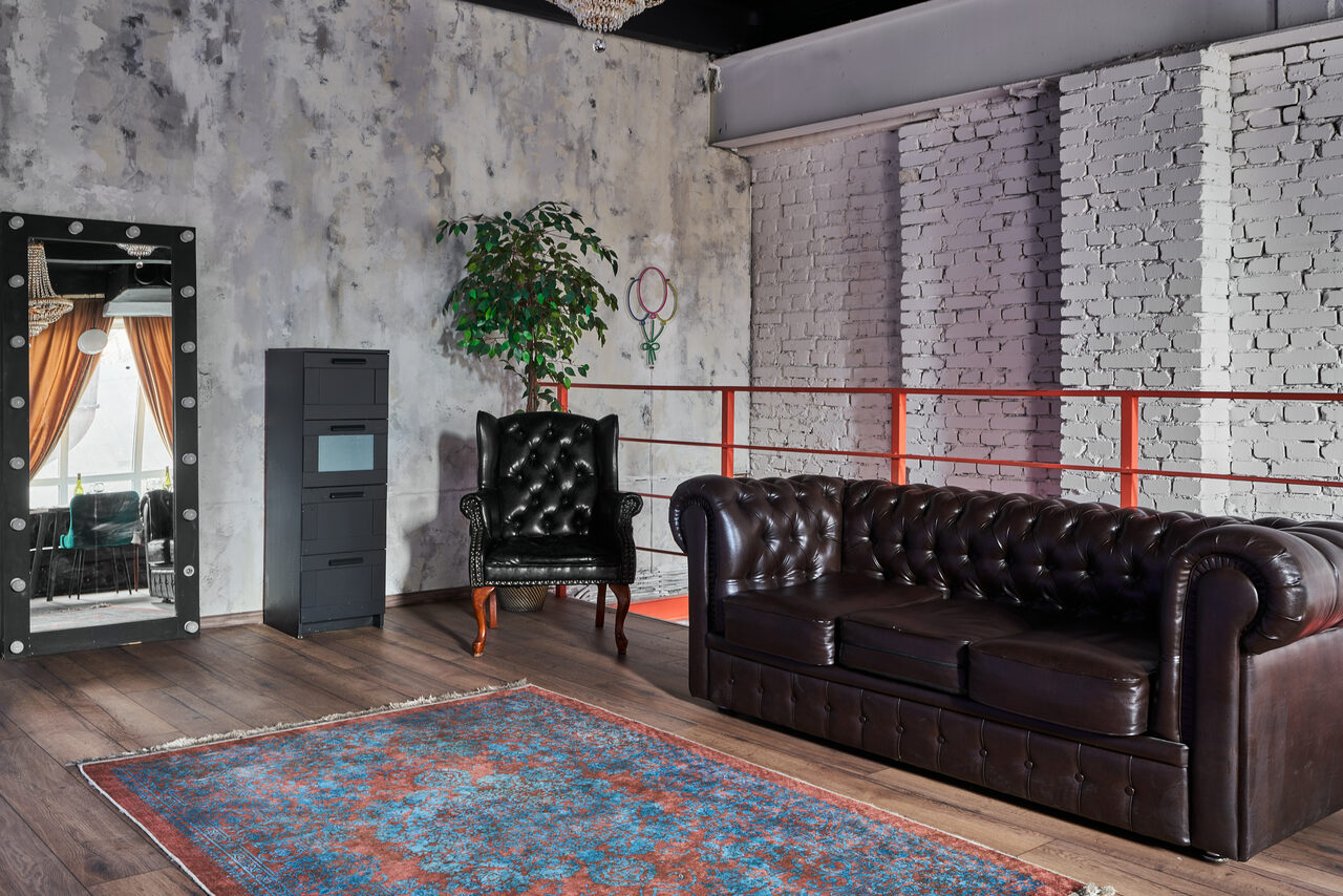 Арендовать Двухуровневый лофт из белого кирпича