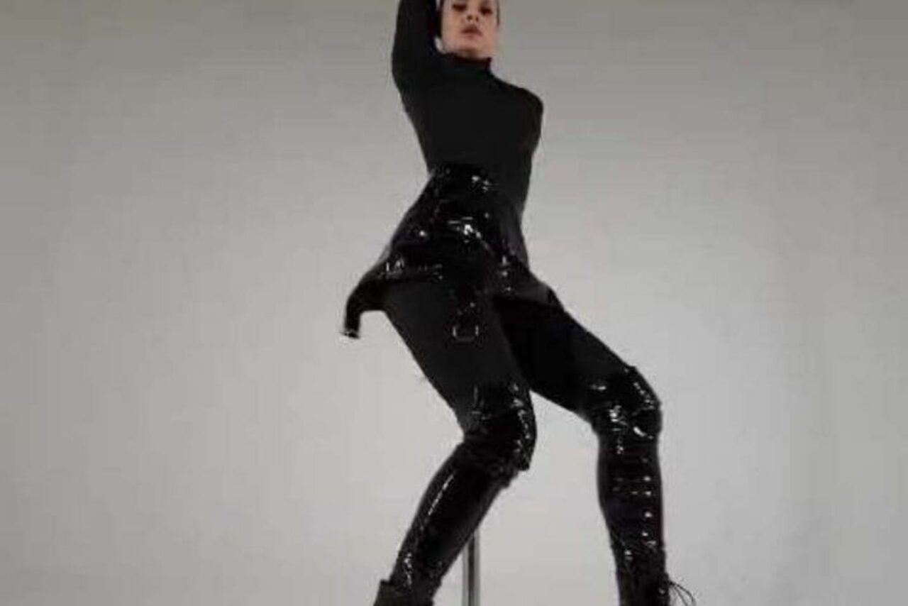 Арендовать Двухуровневый лофт из белого кирпича