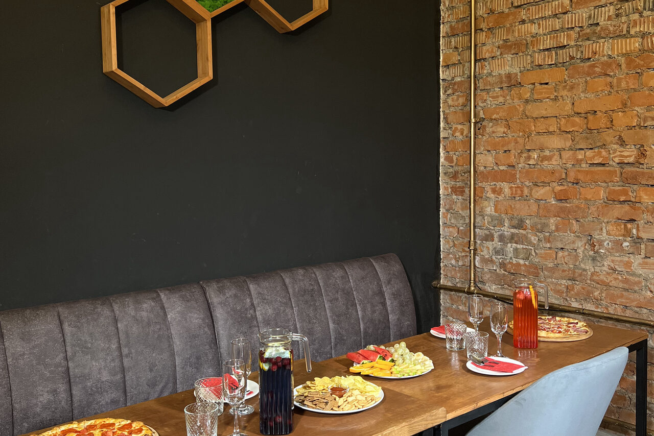 Арендовать Лофт малый. Яркий лофт-зал