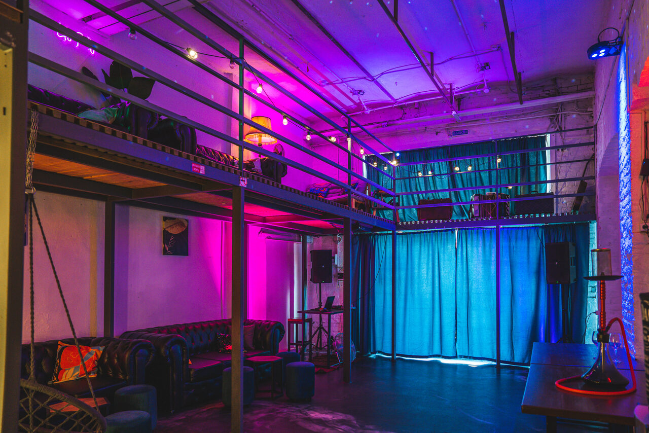 Арендовать Двухуровневый атмосферный лофт