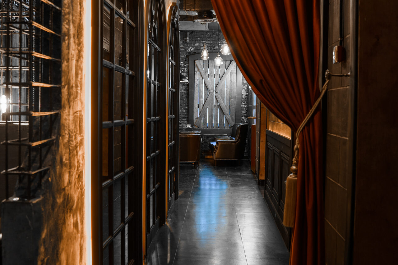 Арендовать Tangiers Lounge (Танджирс Лаунж). Танж. Лофт-зал в мрачном средневековом стиле