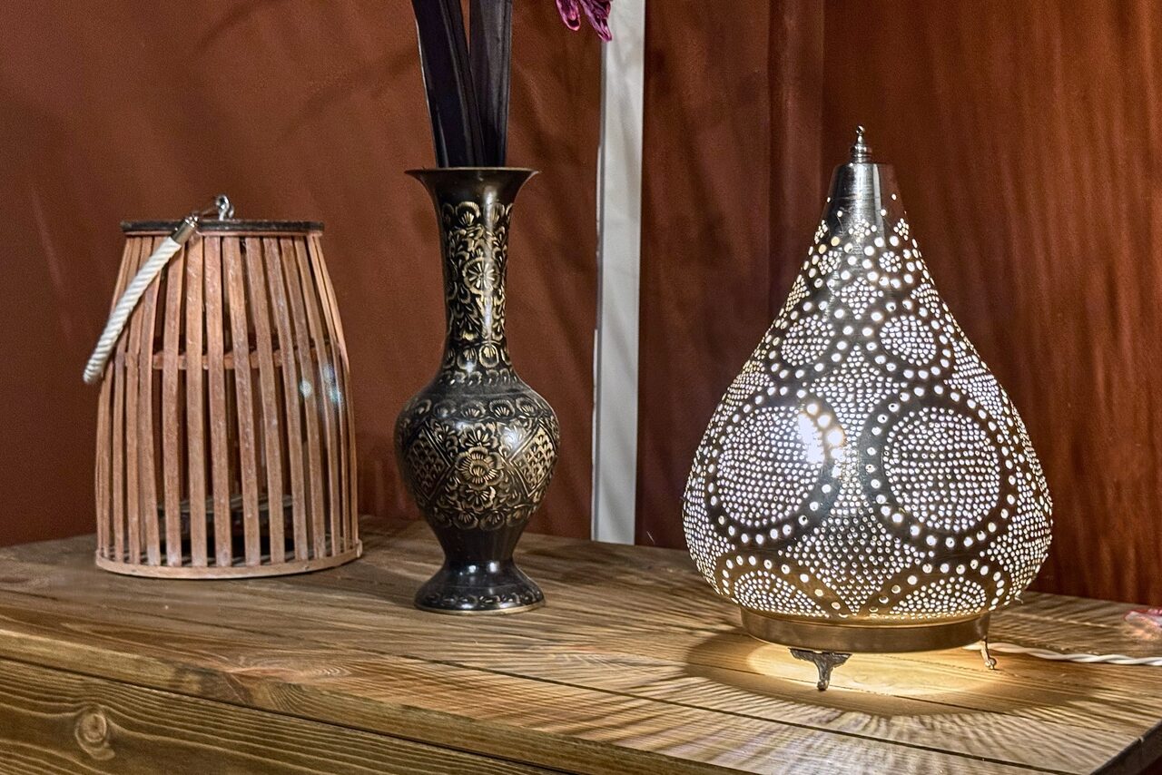 Арендовать Тёмная комната с проектором