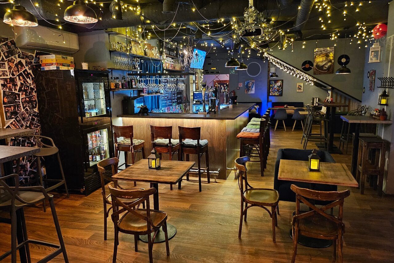 Арендовать Просторный и атмосферный лофт-бар