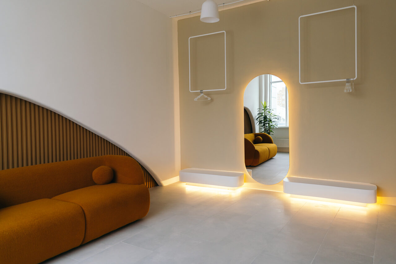 Арендовать Светлая студия с окнами