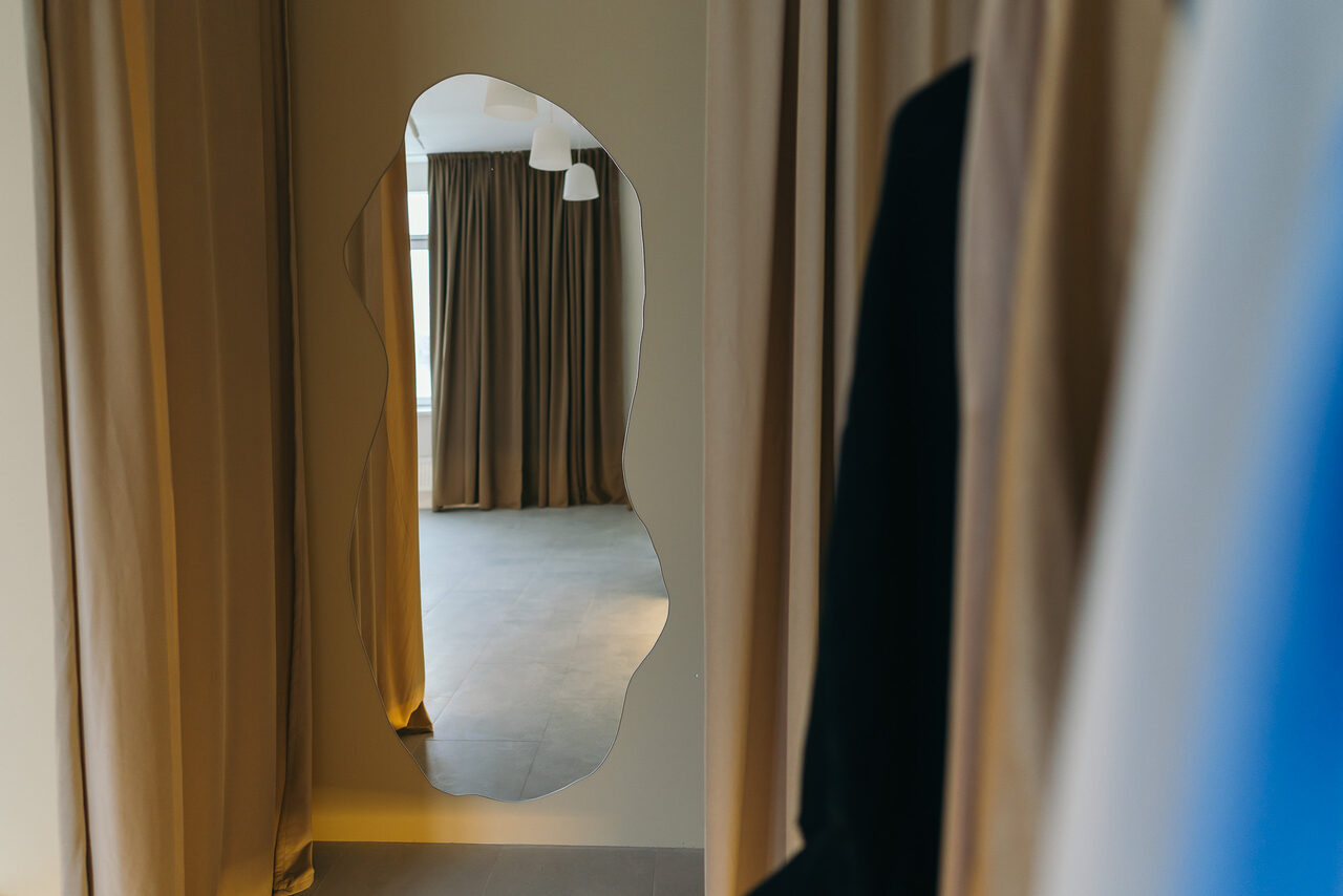 Арендовать Светлая студия с окнами