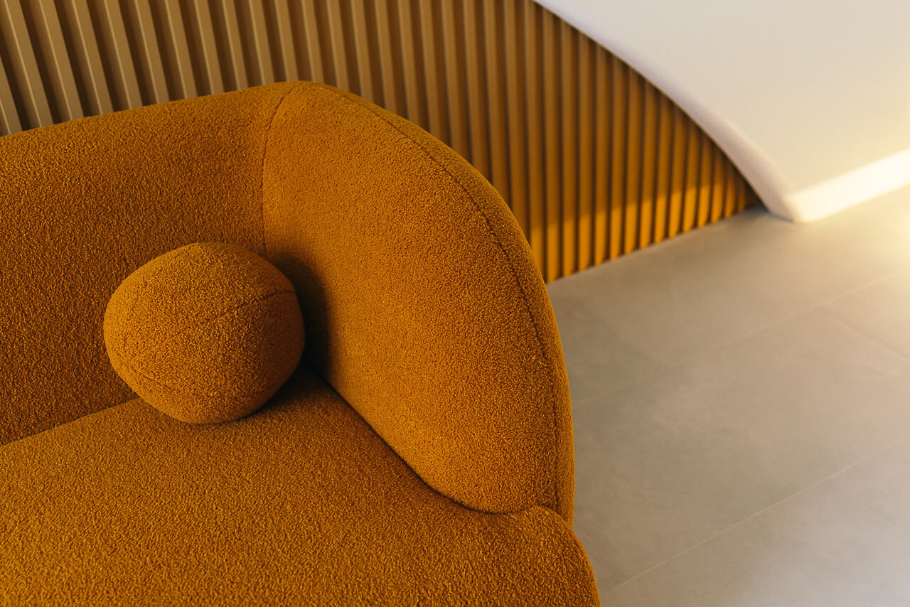 Арендовать Светлая студия с окнами