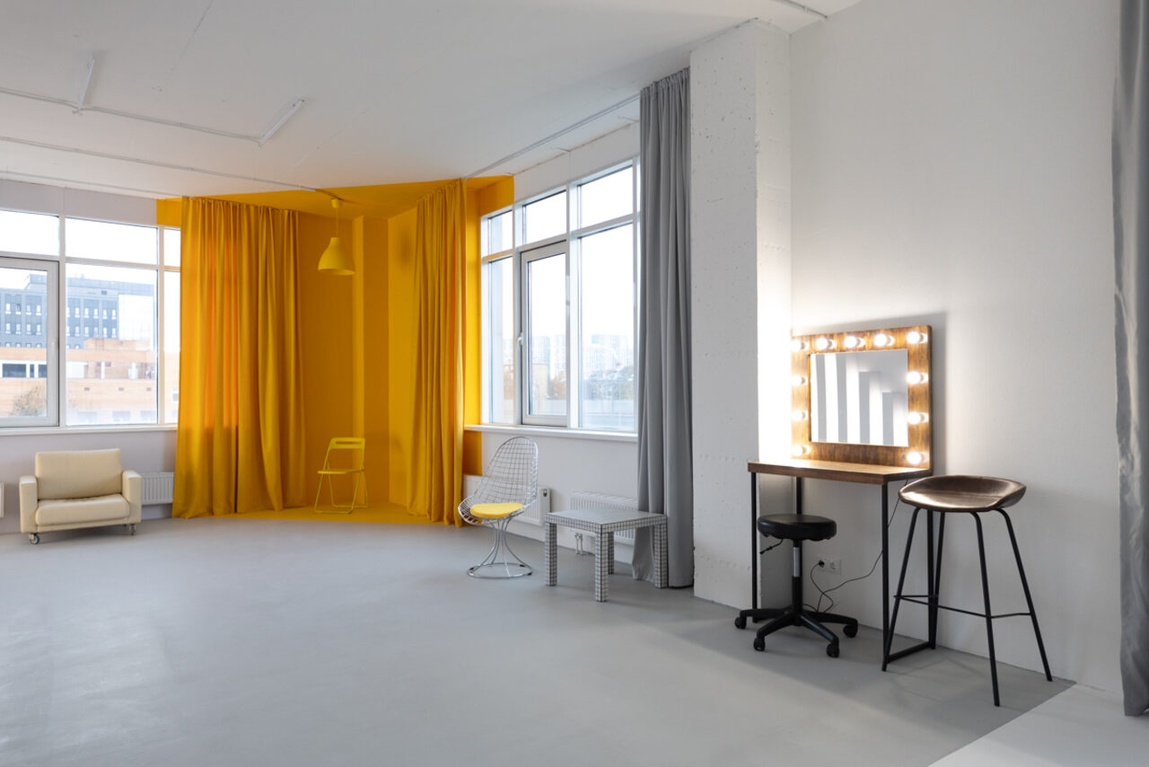 Арендовать Просторный студия с циклорамой