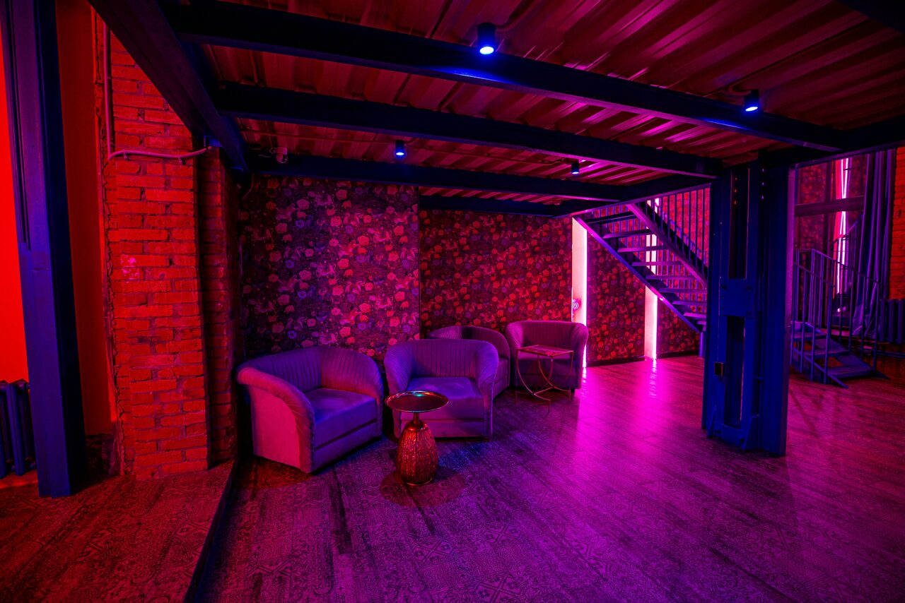 Арендовать Стильный двухуровневый лофт