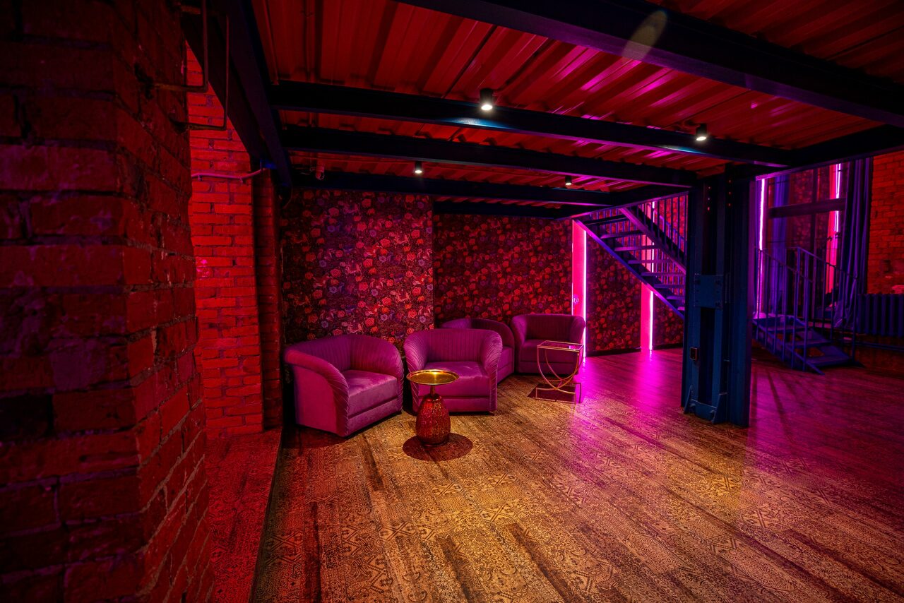 Арендовать Стильный двухуровневый лофт