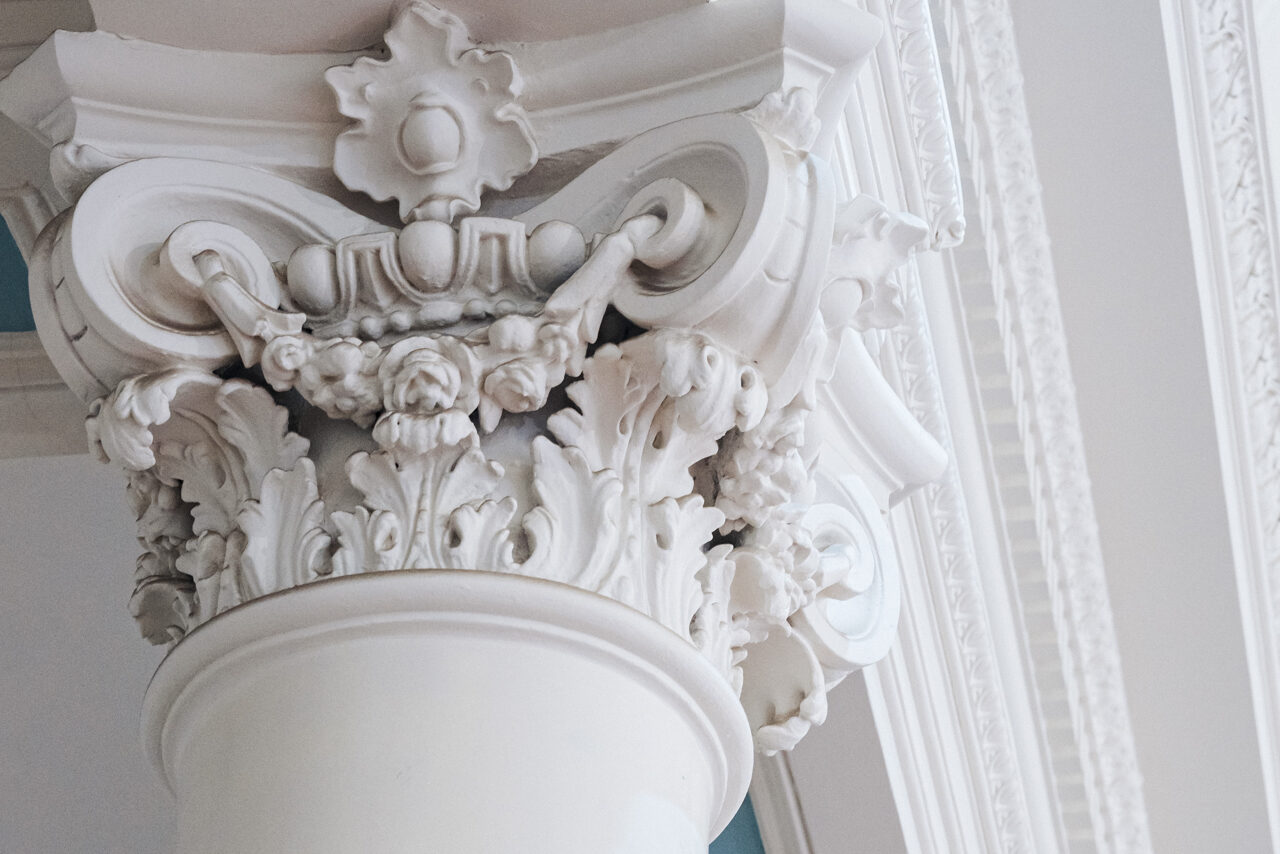 Арендовать Светлый зал в классическом стиле