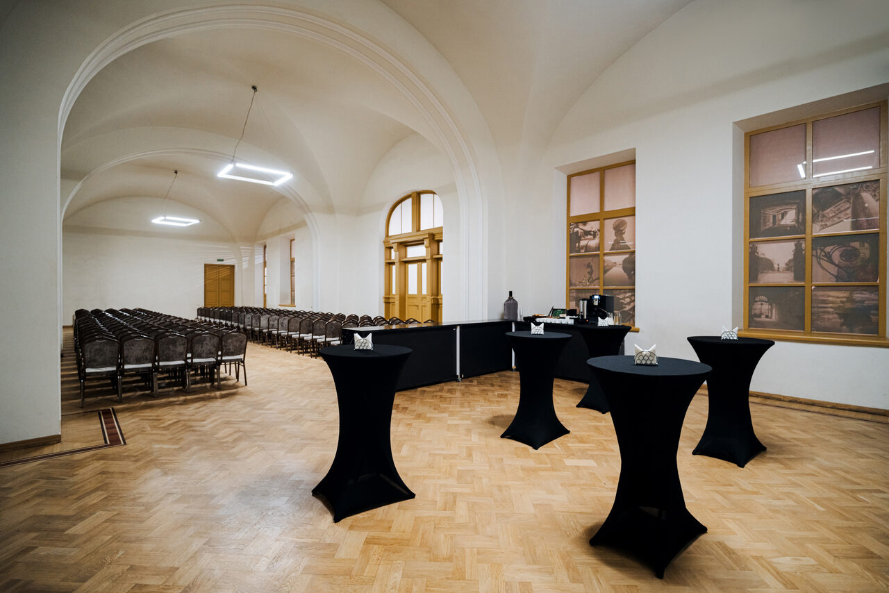 Арендовать Выставочный зал в классическим стиле