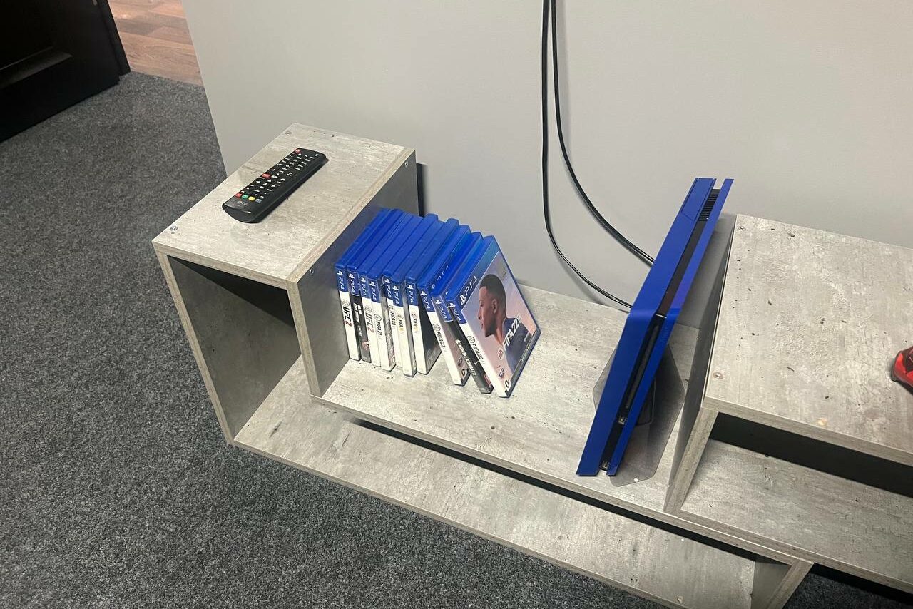 Арендовать Небольшая комната на 6 человек