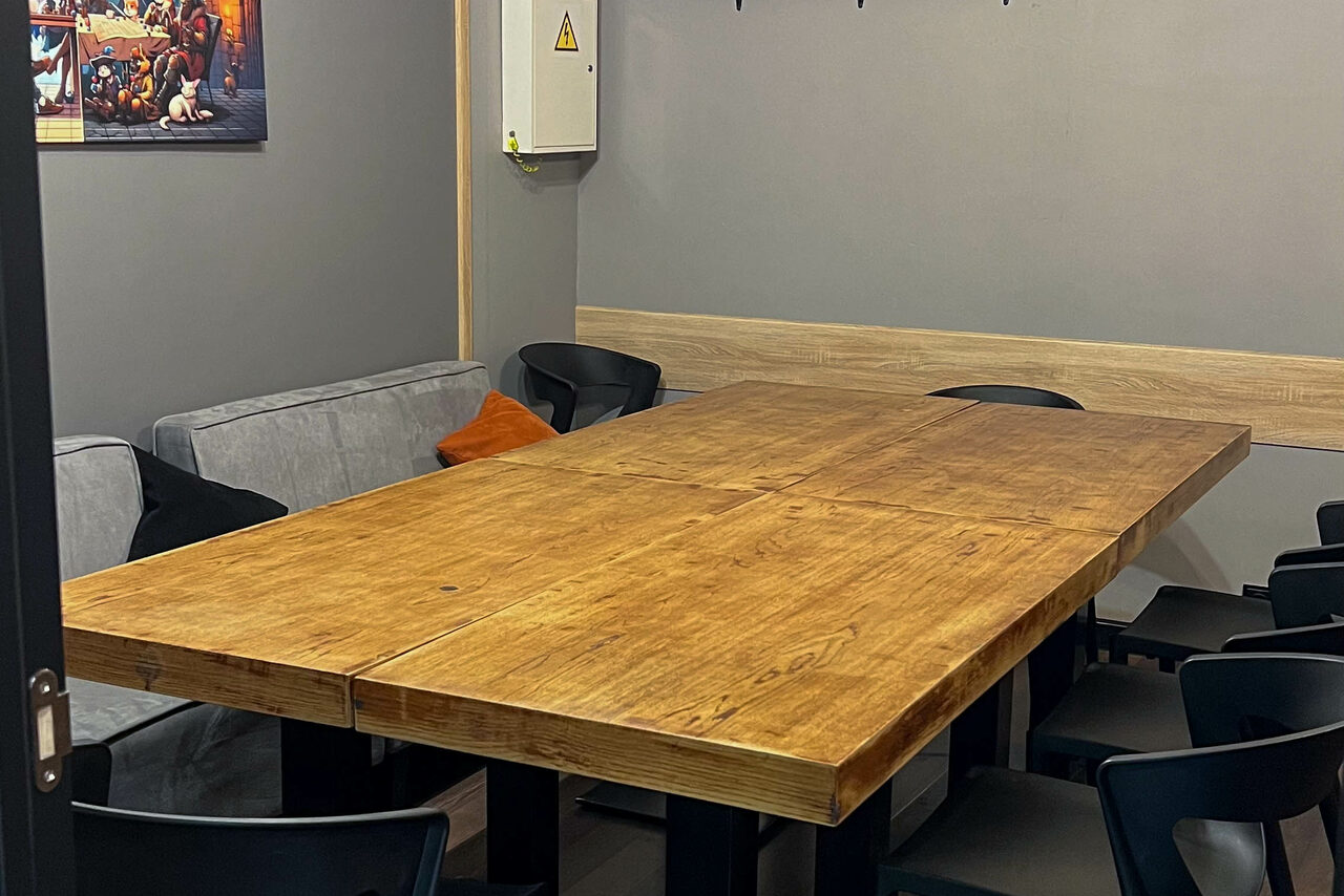 Арендовать Светлая комната на 12 человек