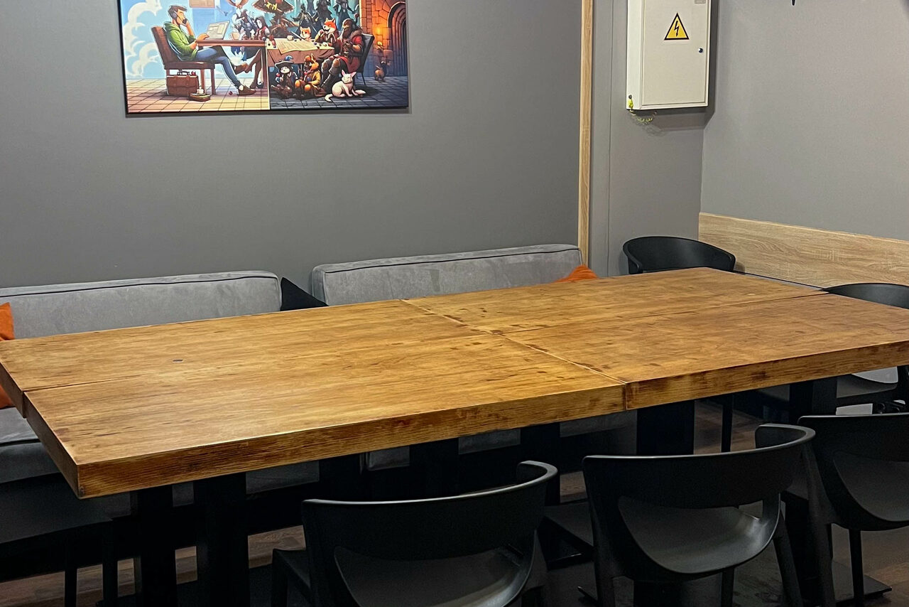 Арендовать Светлая комната на 12 человек