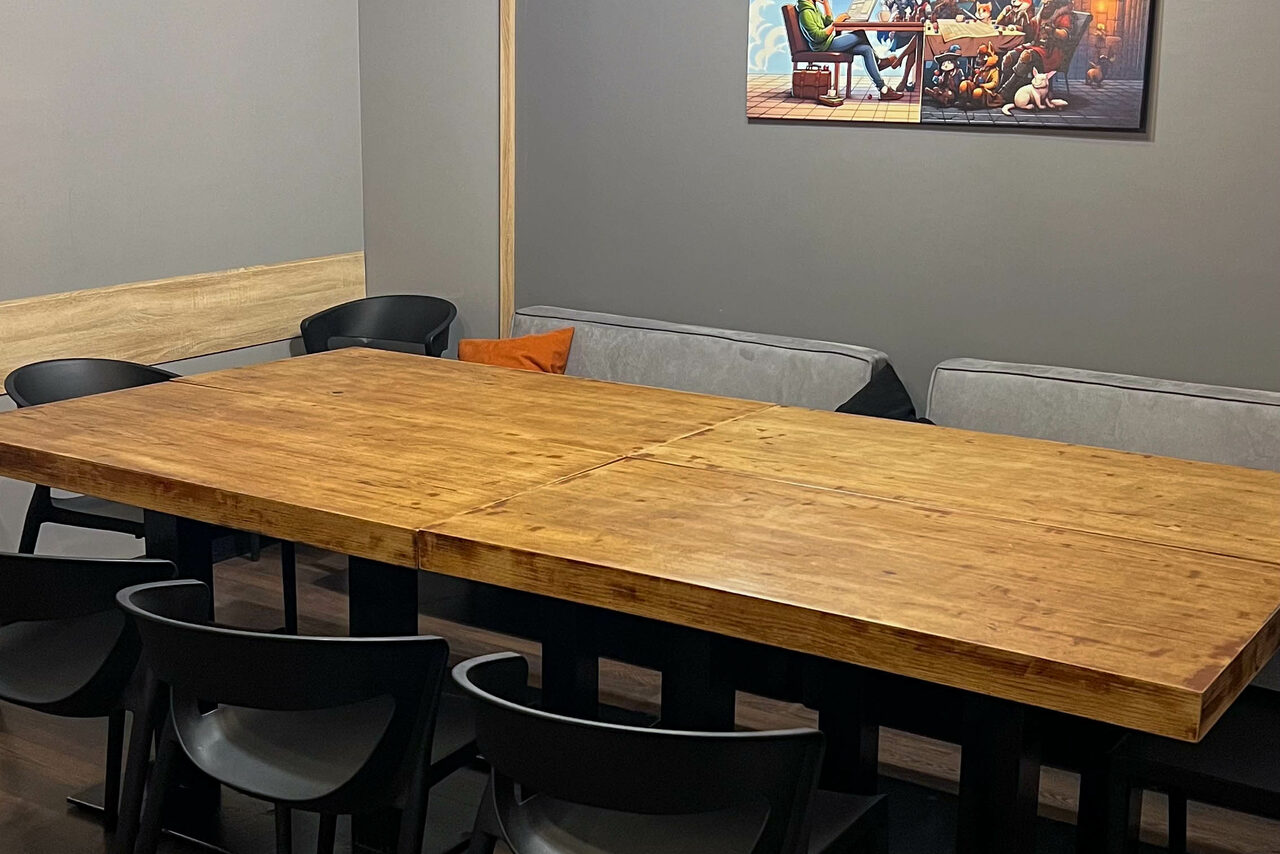 Арендовать Светлая комната на 12 человек