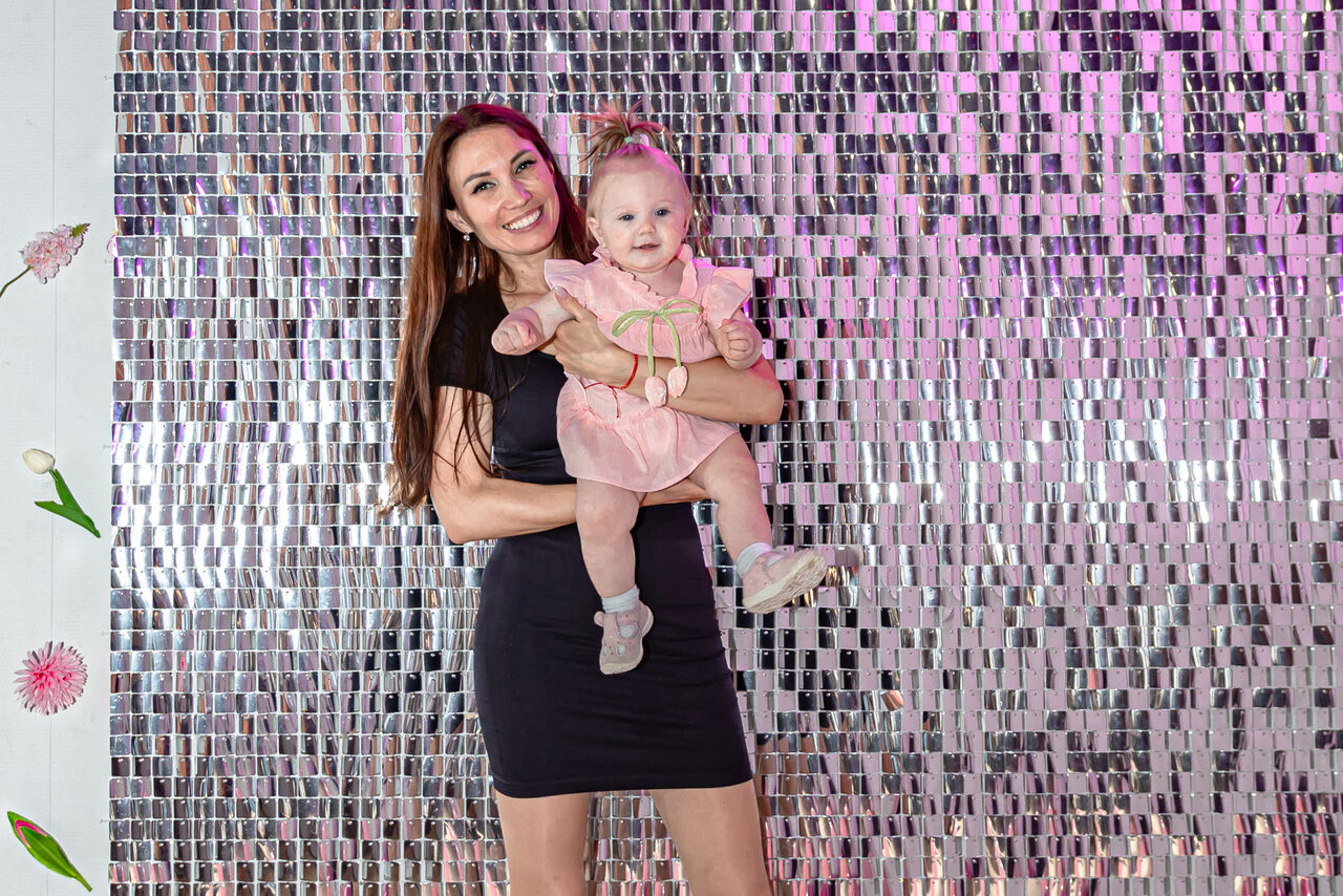 Арендовать Тёмный караоке лофт-зал