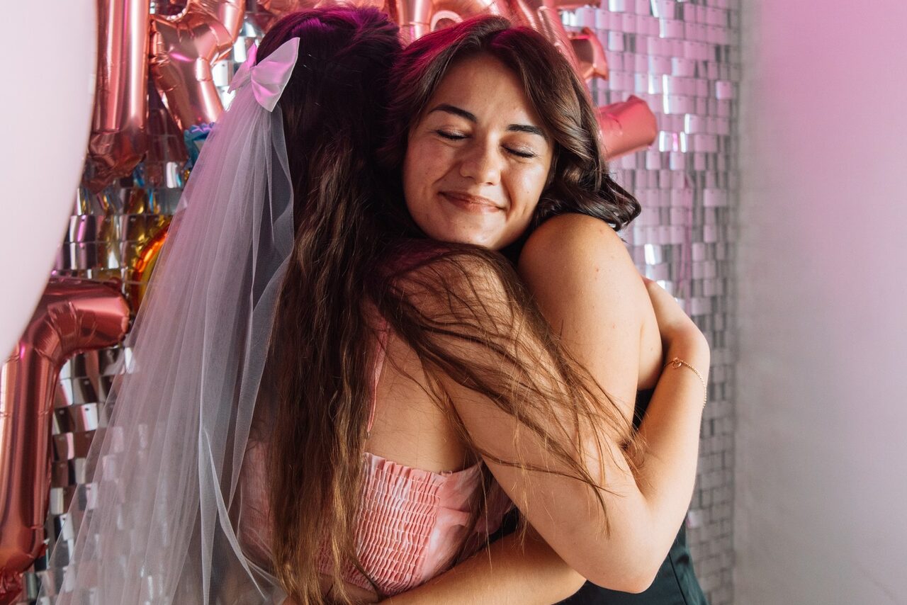 Арендовать Тёмный караоке лофт-зал