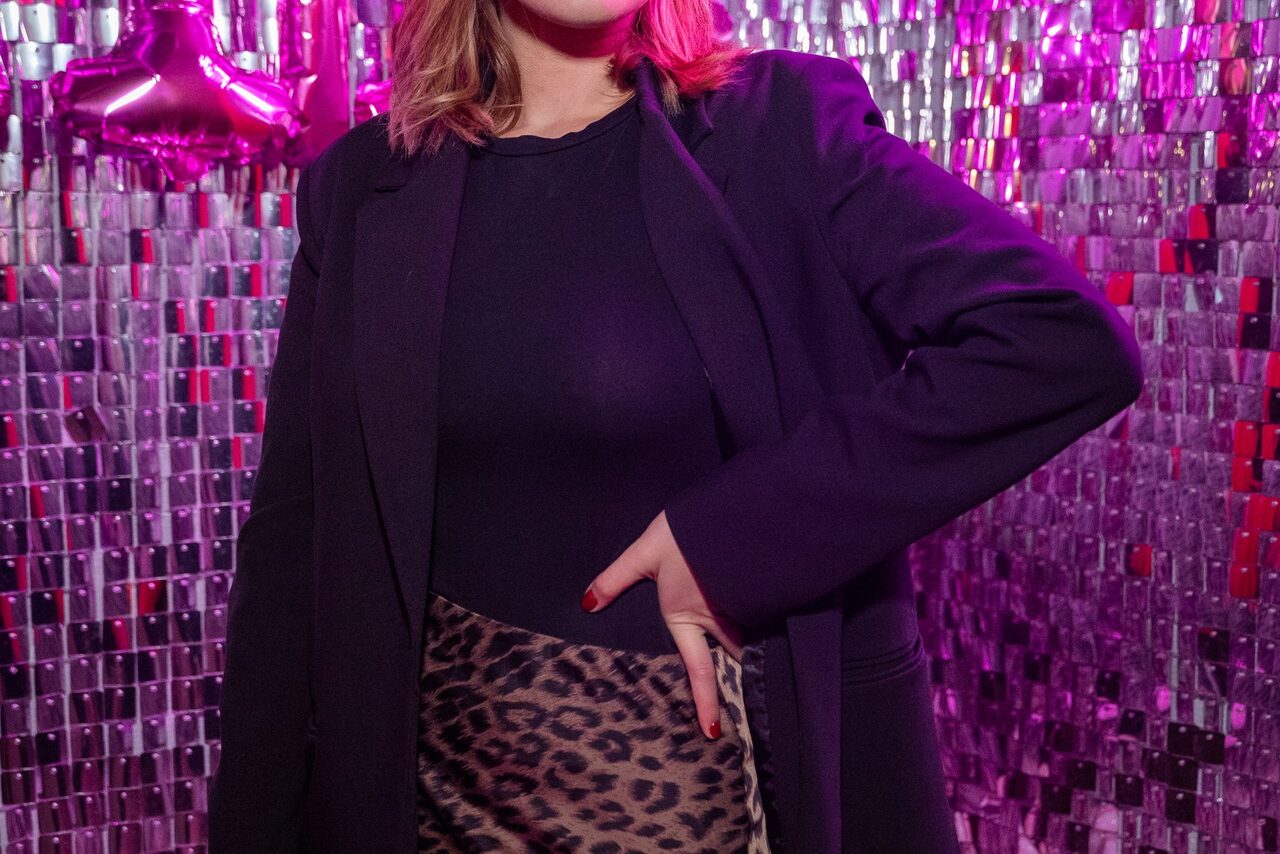 Арендовать Просторный лофт-зал с неоном