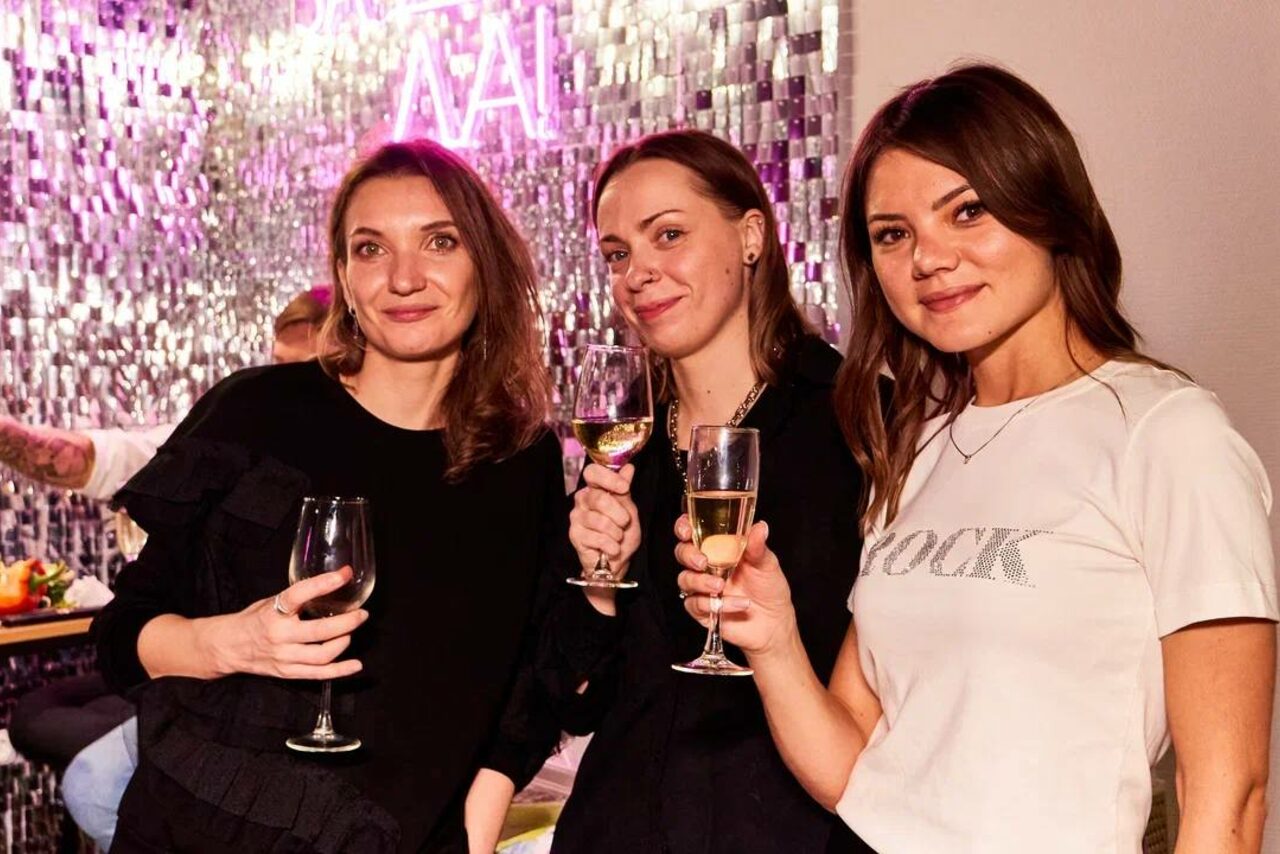 Арендовать Просторный лофт-зал с неоном