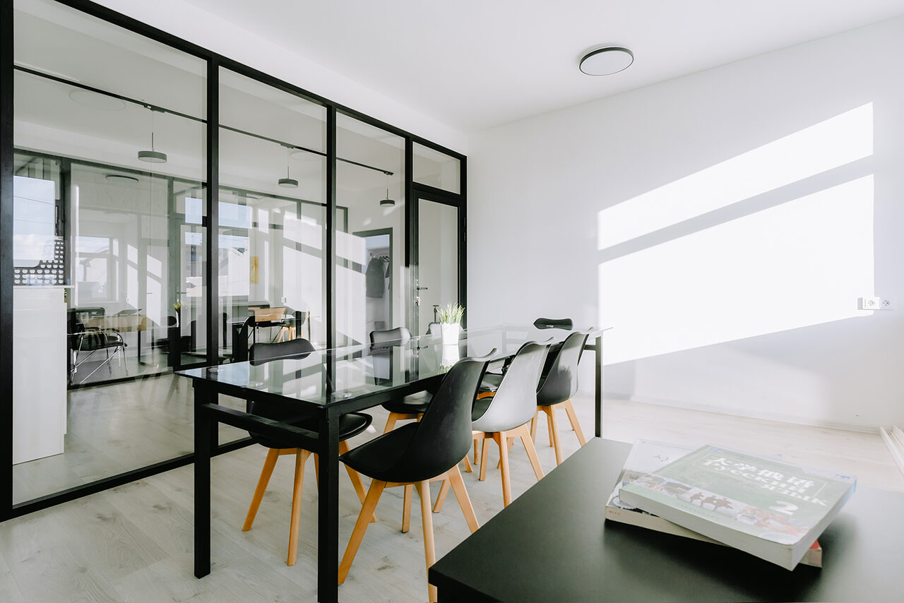 Арендовать Современная светлая переговорная