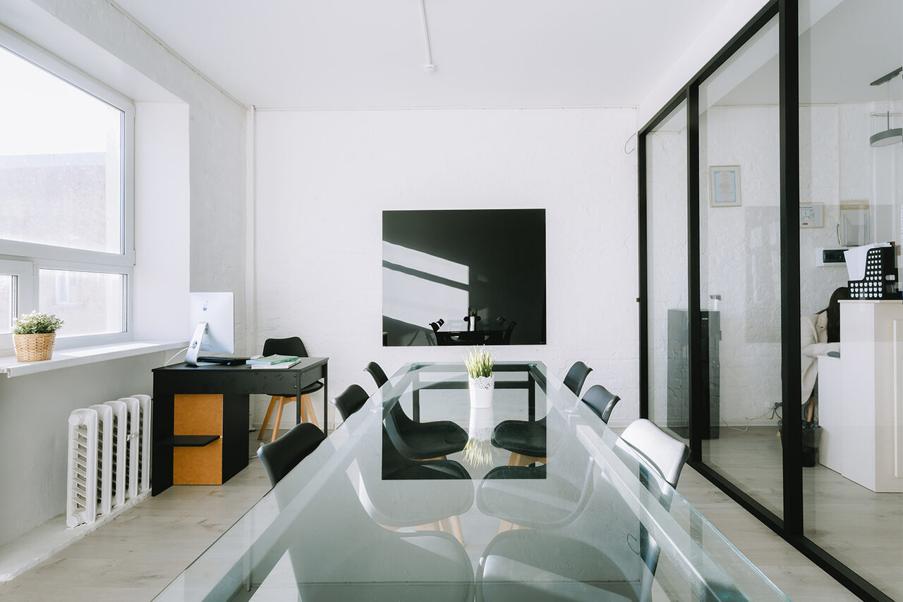 Арендовать Современная светлая переговорная