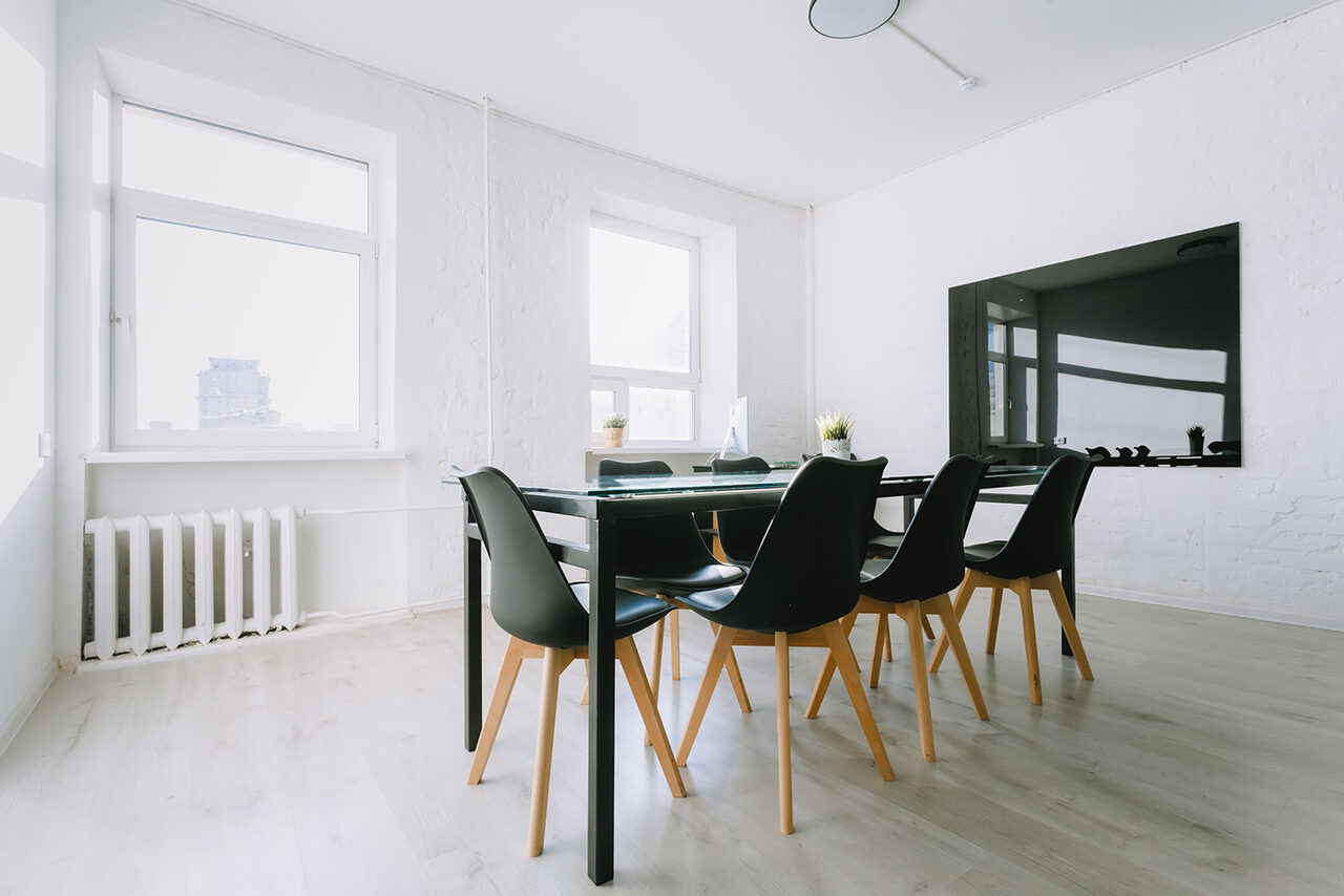 Арендовать Современная светлая переговорная