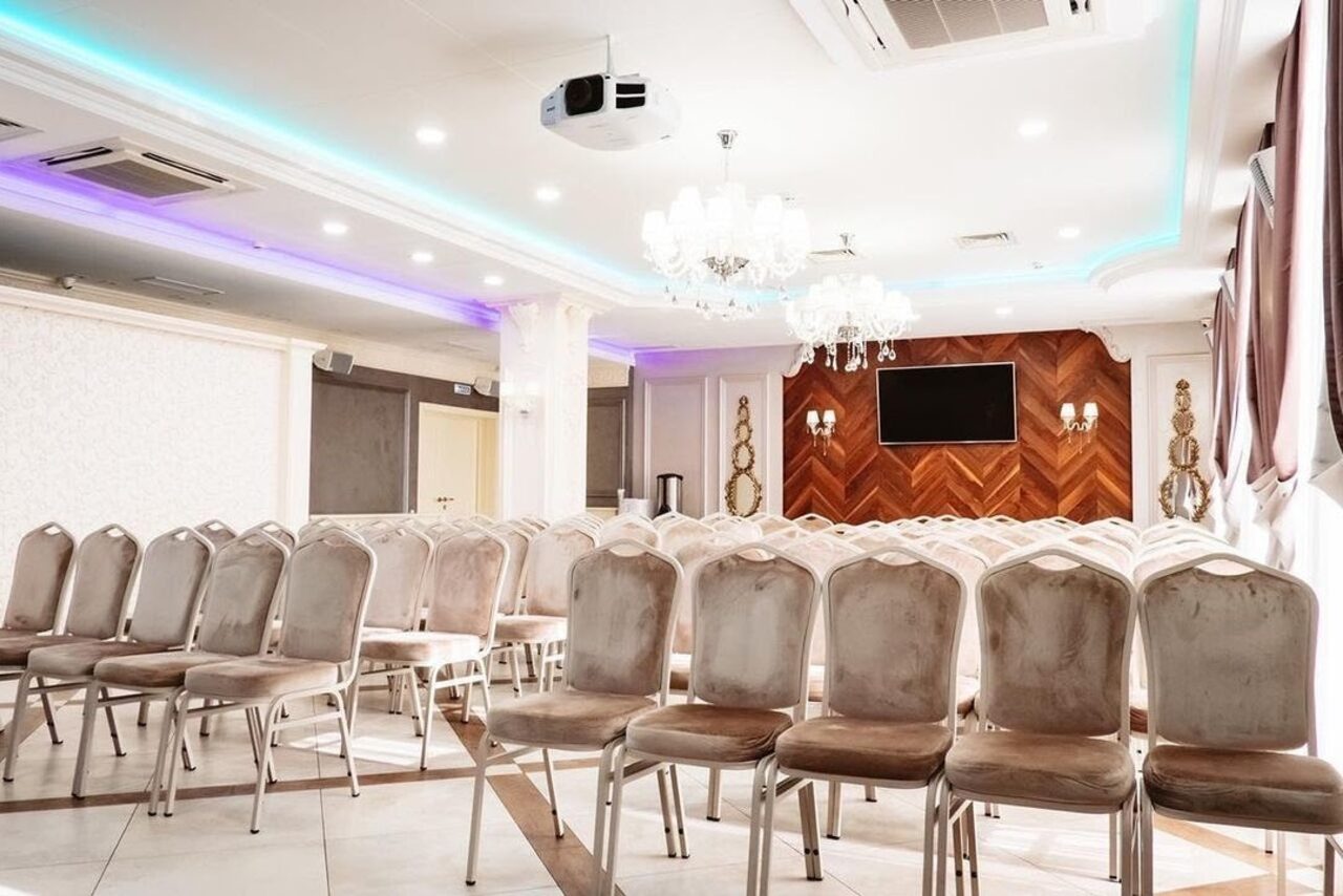 Арендовать Светлый конференц-зал