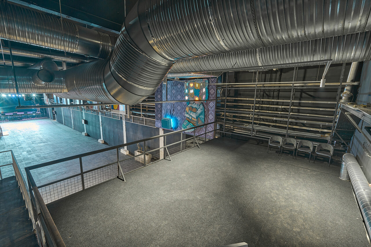 Арендовать Лофт Графит. Огромное пространство со сценой