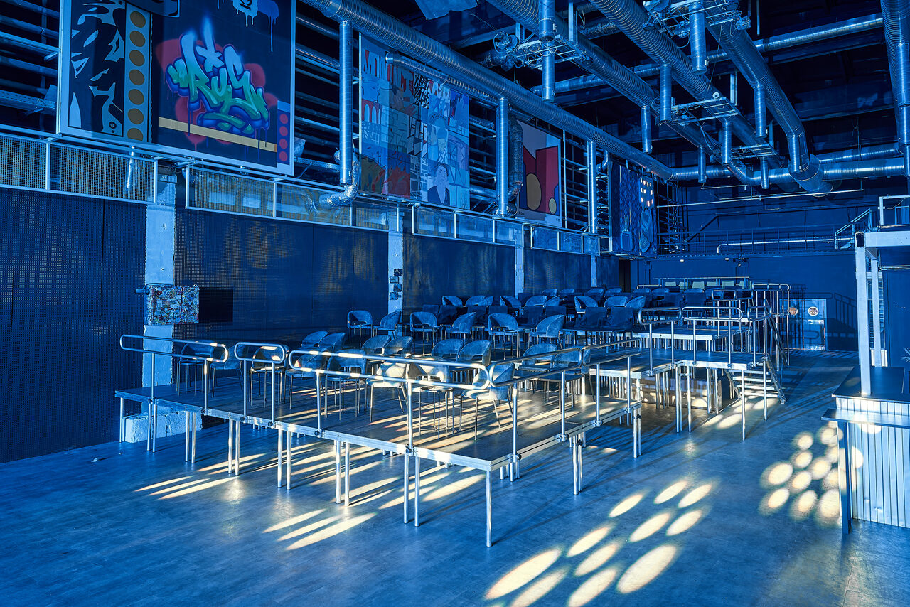 Арендовать Лофт Графит. Огромное пространство со сценой