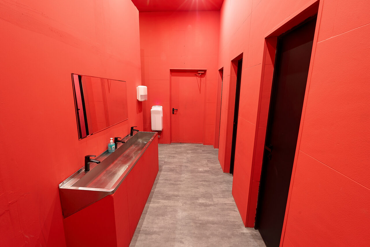 Арендовать Лофт Графит. Огромное пространство со сценой