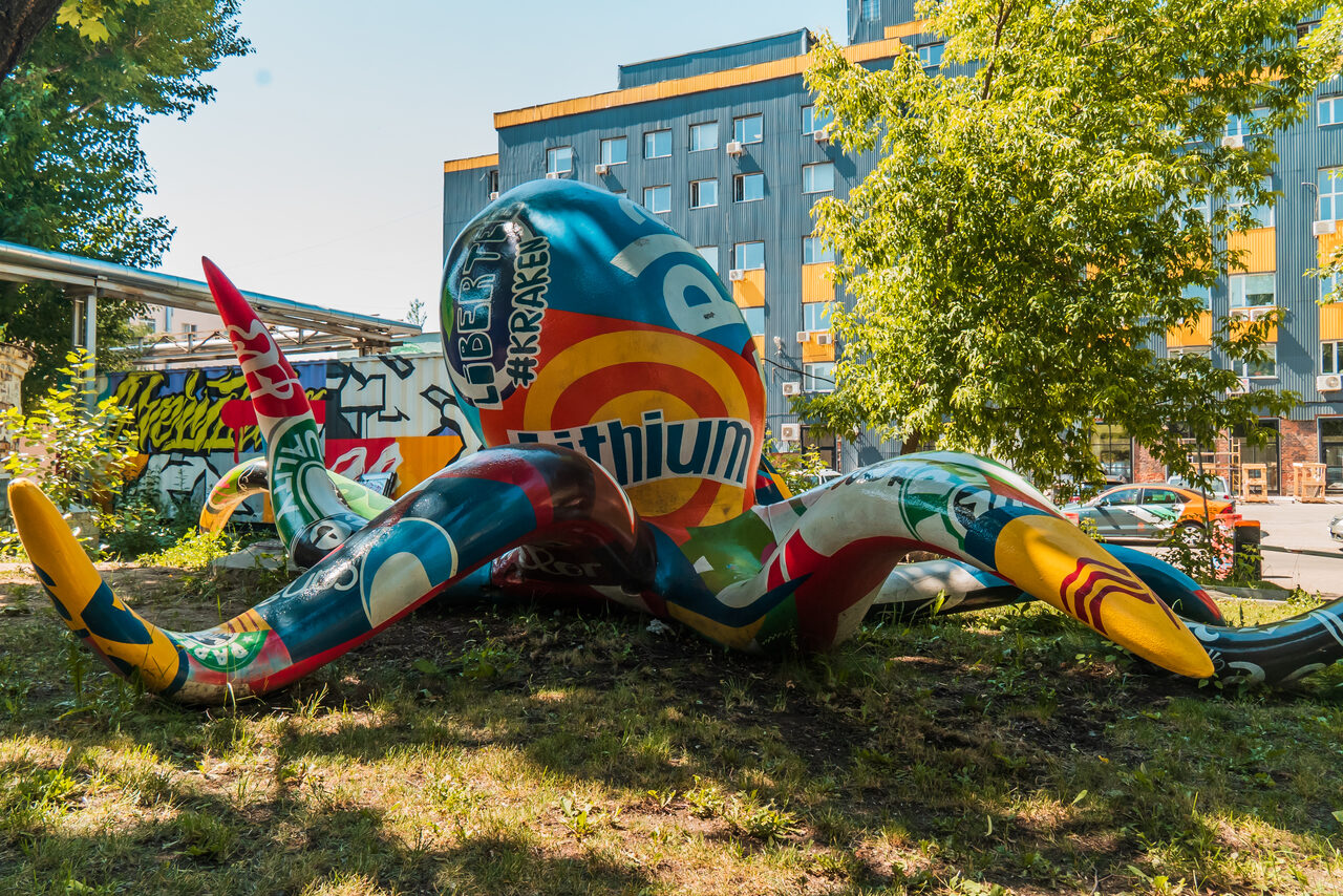 Арендовать Яркое уличное пространство