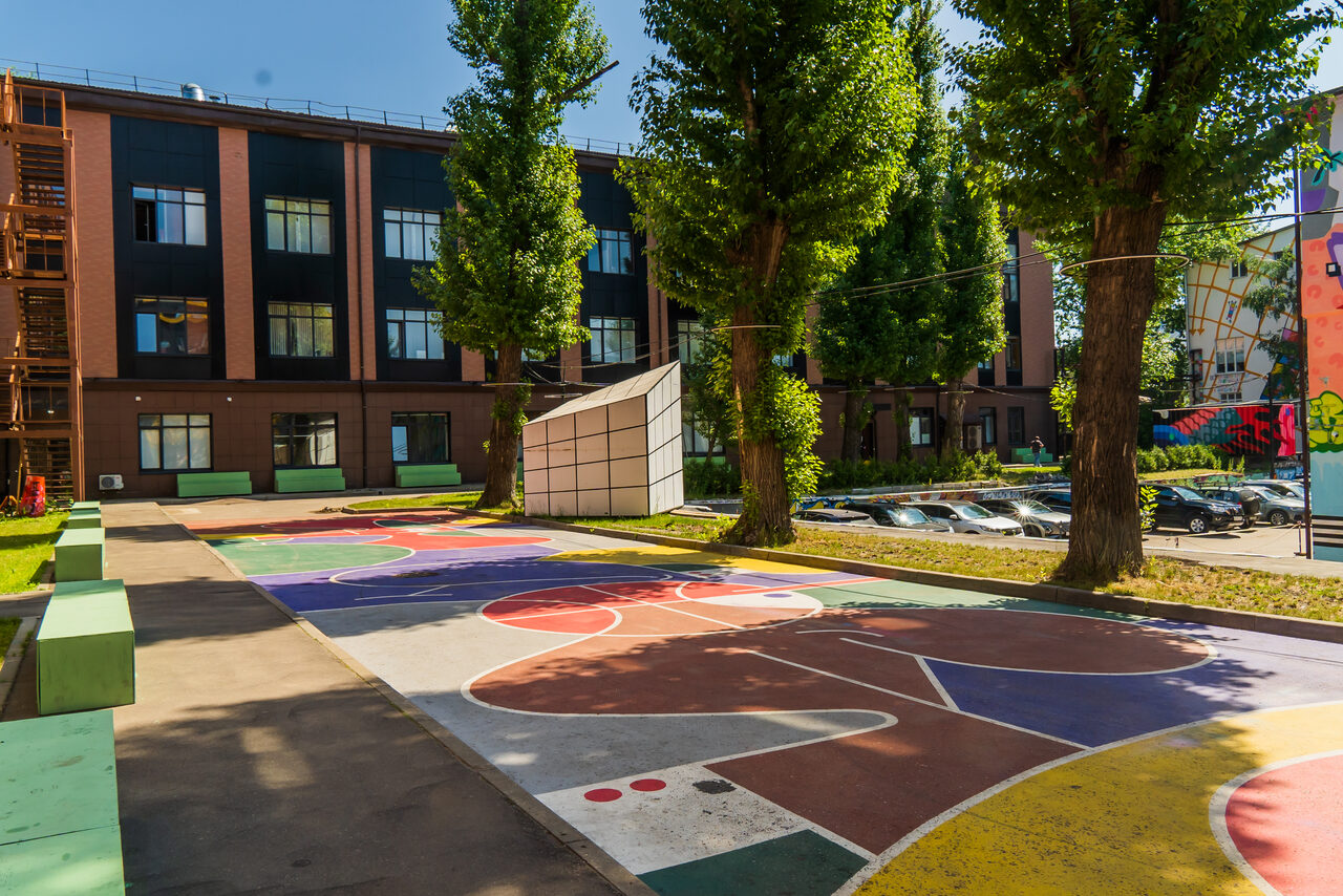 Арендовать Яркое уличное пространство