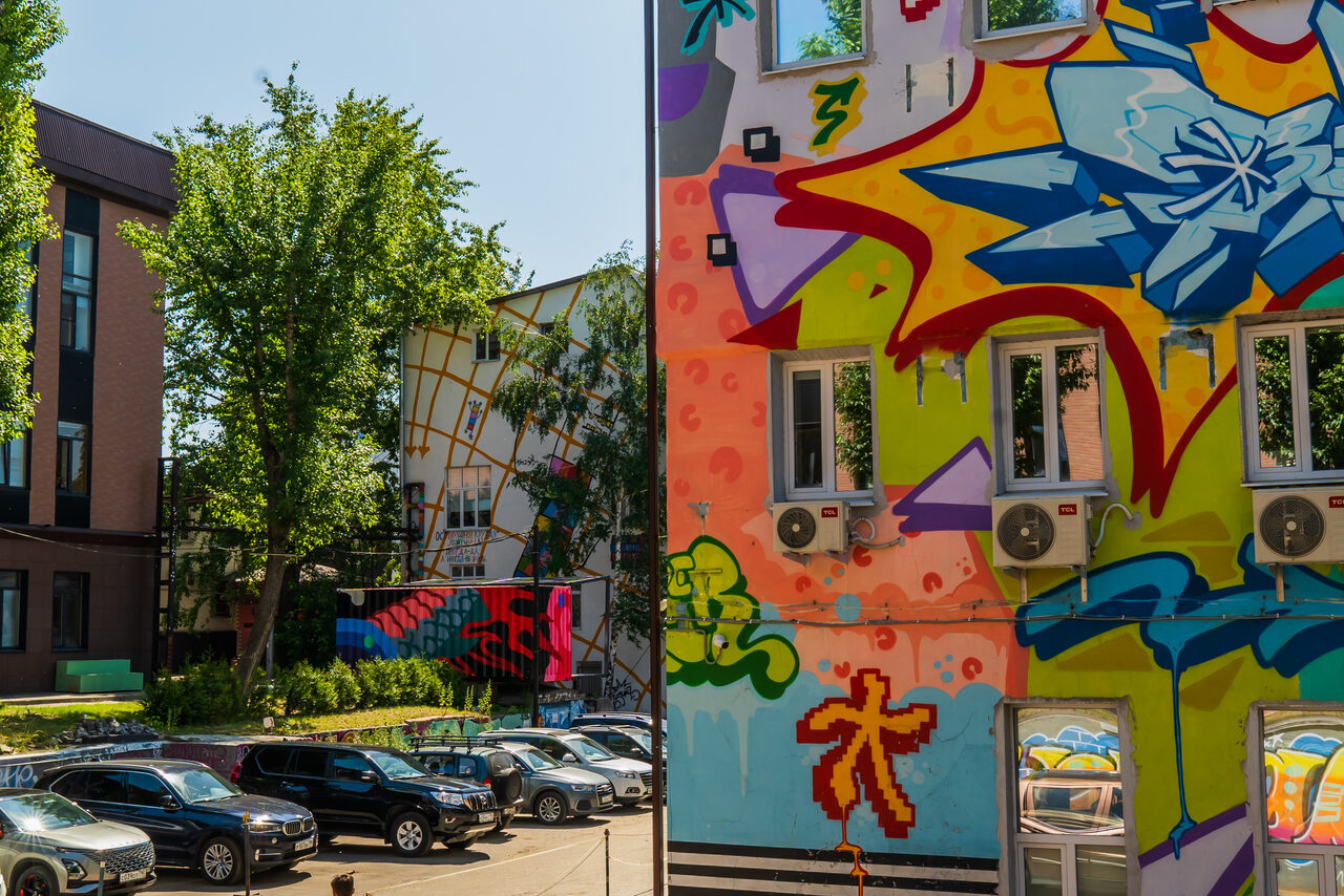 Арендовать Яркое уличное пространство