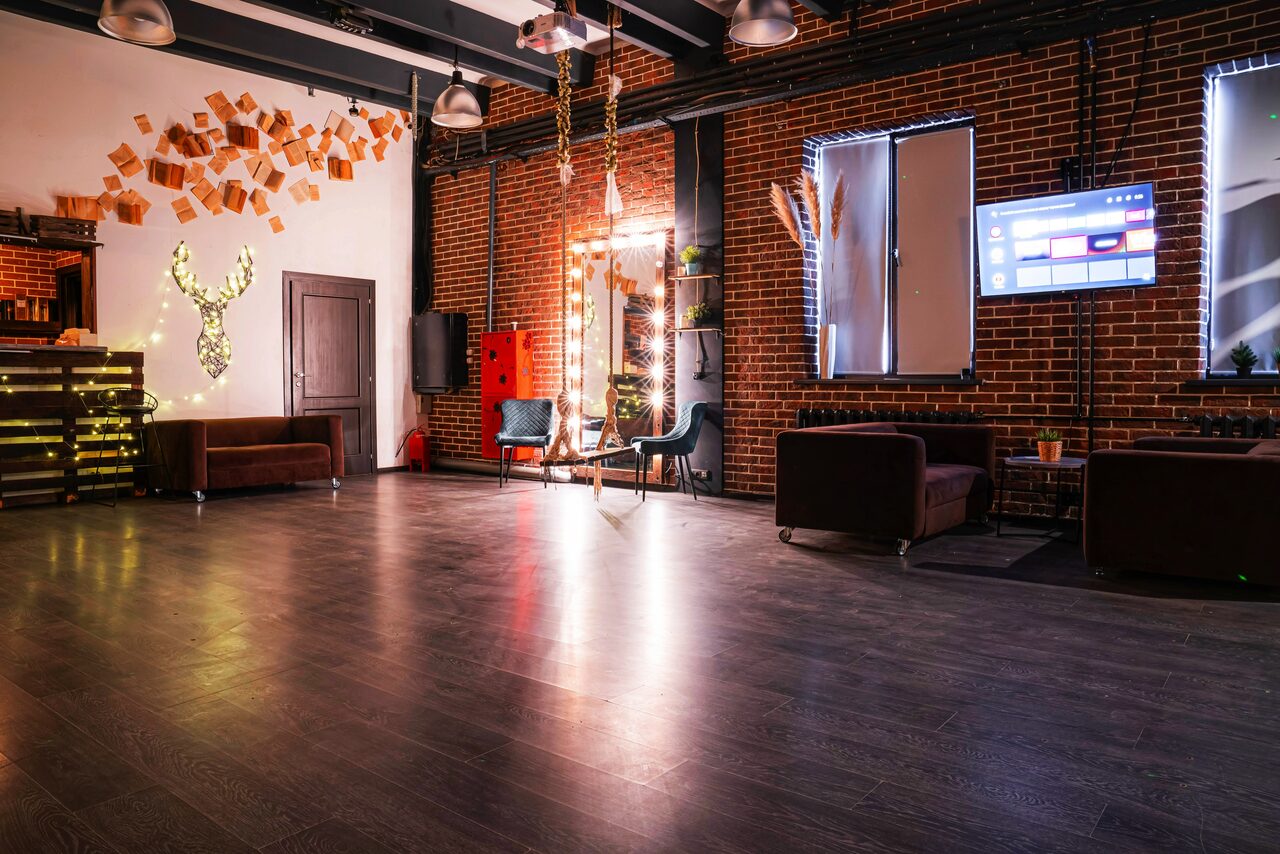 Арендовать Просторный лофт с грилем и верандой