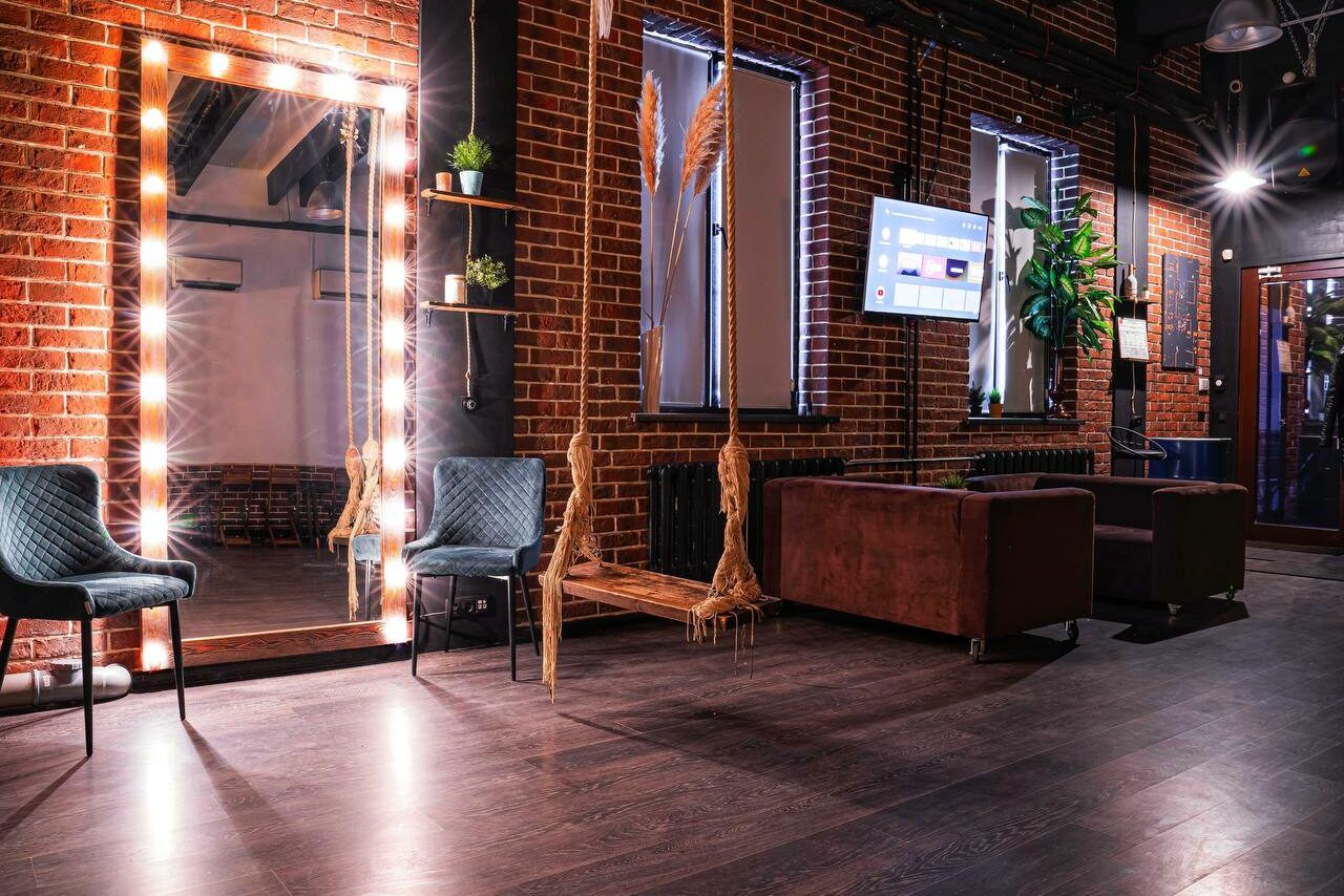 Арендовать Просторный лофт с грилем и верандой