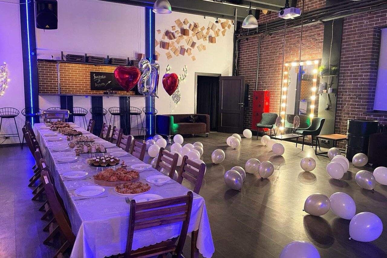 Арендовать Просторный лофт с грилем и верандой