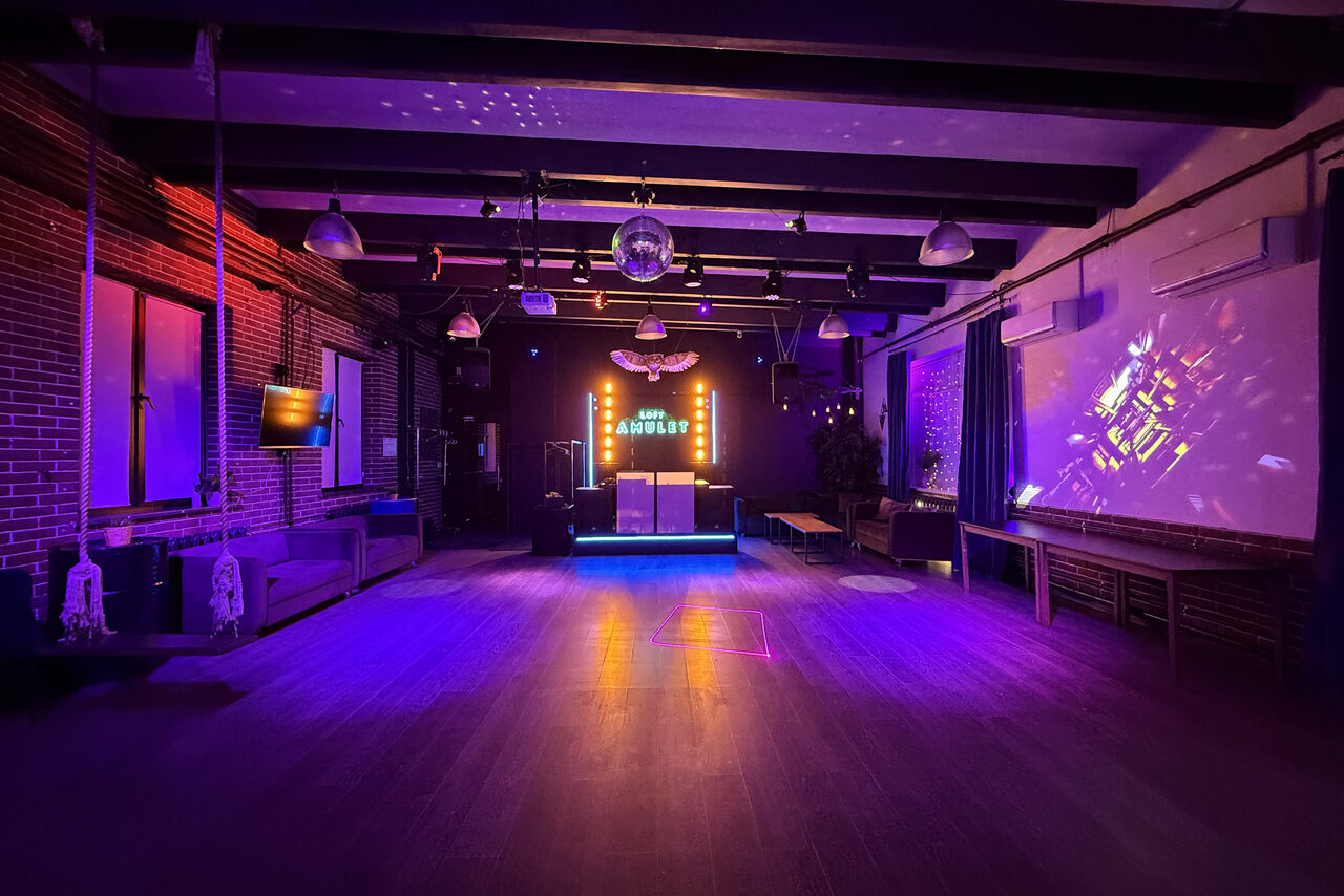 Арендовать Лофт со сценической аппаратурой, грилем и верандой