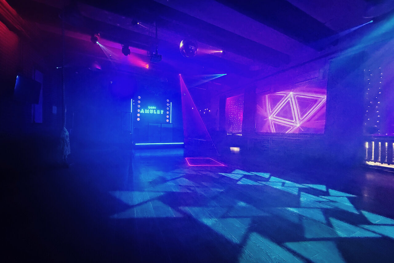 Арендовать Лофт со сценической аппаратурой, грилем и верандой