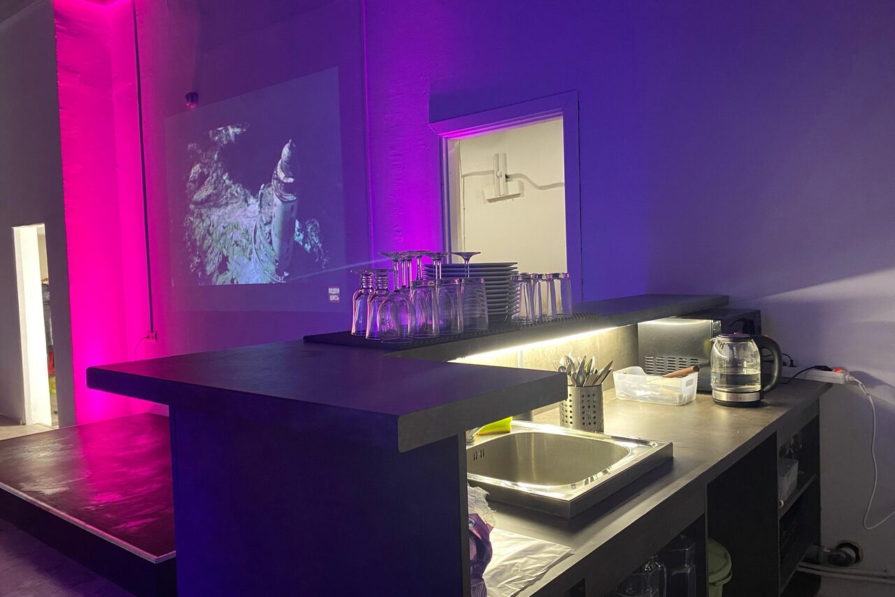 Арендовать Уютный лофт со светомузыкой