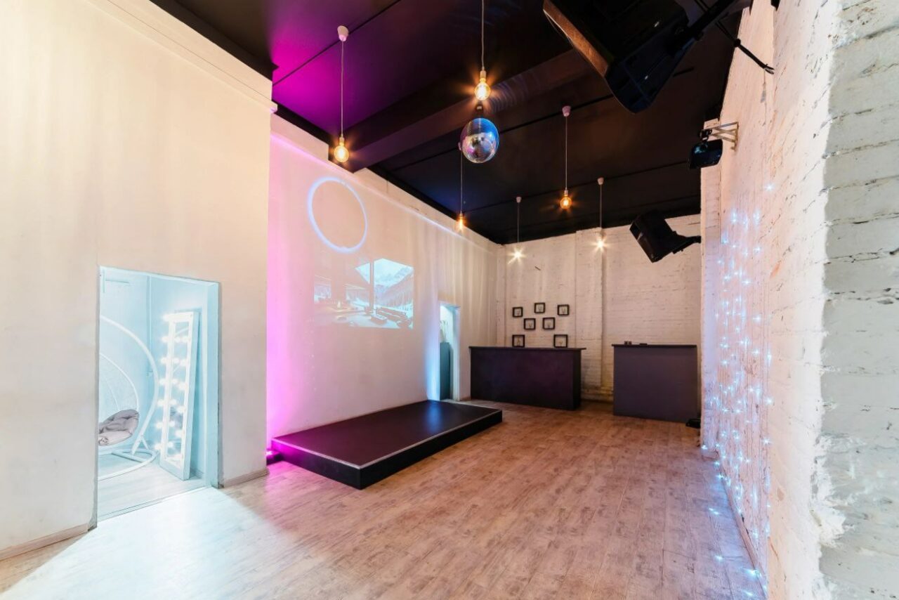 Арендовать Уютный лофт со светомузыкой