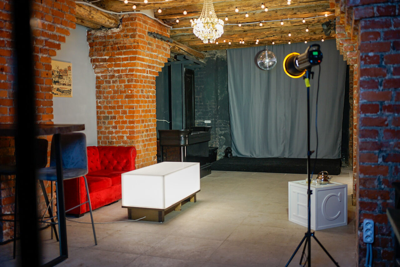 Арендовать Уютный лофт со сценой