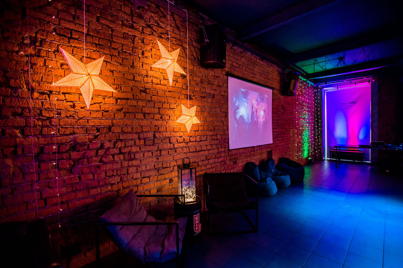 Арендовать Атмосферное лофт-пространство с выходом на веранду