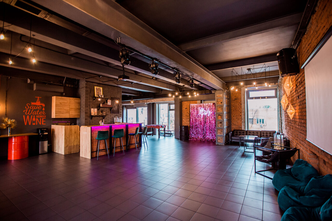 Арендовать Атмосферное лофт-пространство с выходом на веранду