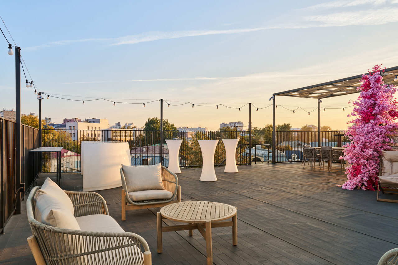 Арендовать Мусс Лофт. Светлый лофт с верандой на крыше