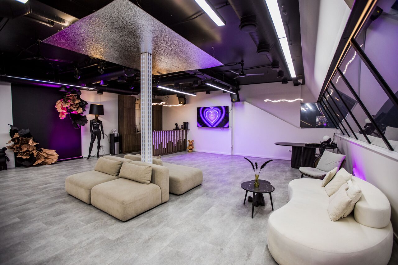 Арендовать Мусс Лофт. Светлый лофт с верандой на крыше