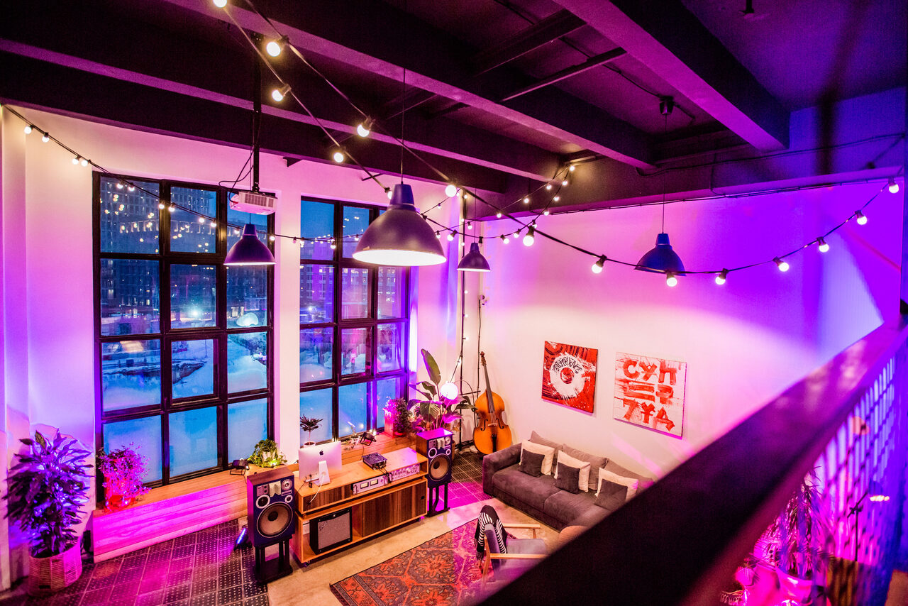 Арендовать Дизайнерское двухуровневое пространство