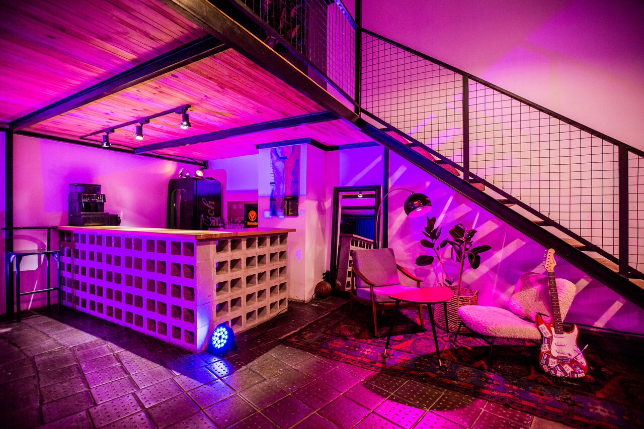 Арендовать Дизайнерское двухуровневое пространство